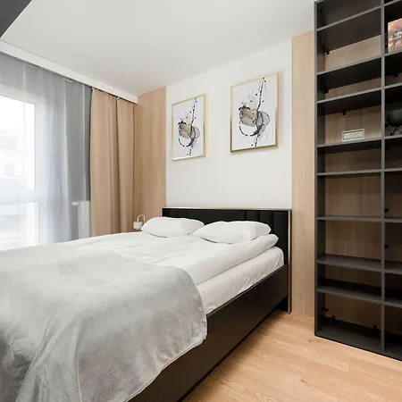 Bright Dluga In With Air Conditioning By Renters