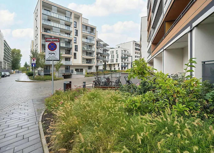 Bright Dluga In With Air Conditioning By Renters 아파트