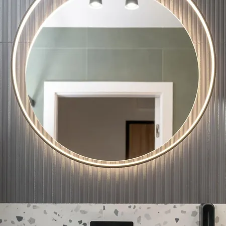 Bright Dluga In With Air Conditioning By Renters *